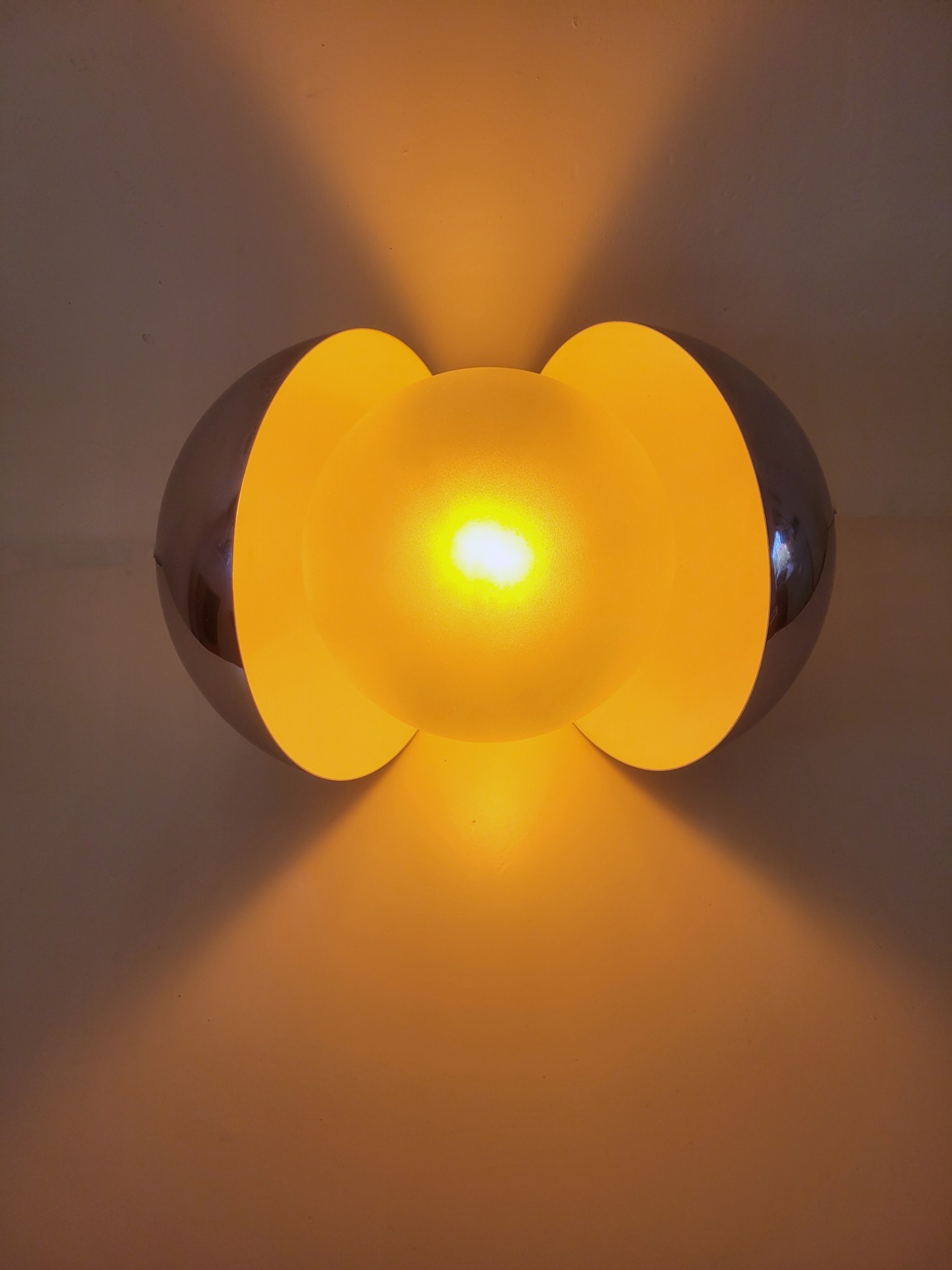 Set of 2 Diaframma wall sconces by Fontana Arte