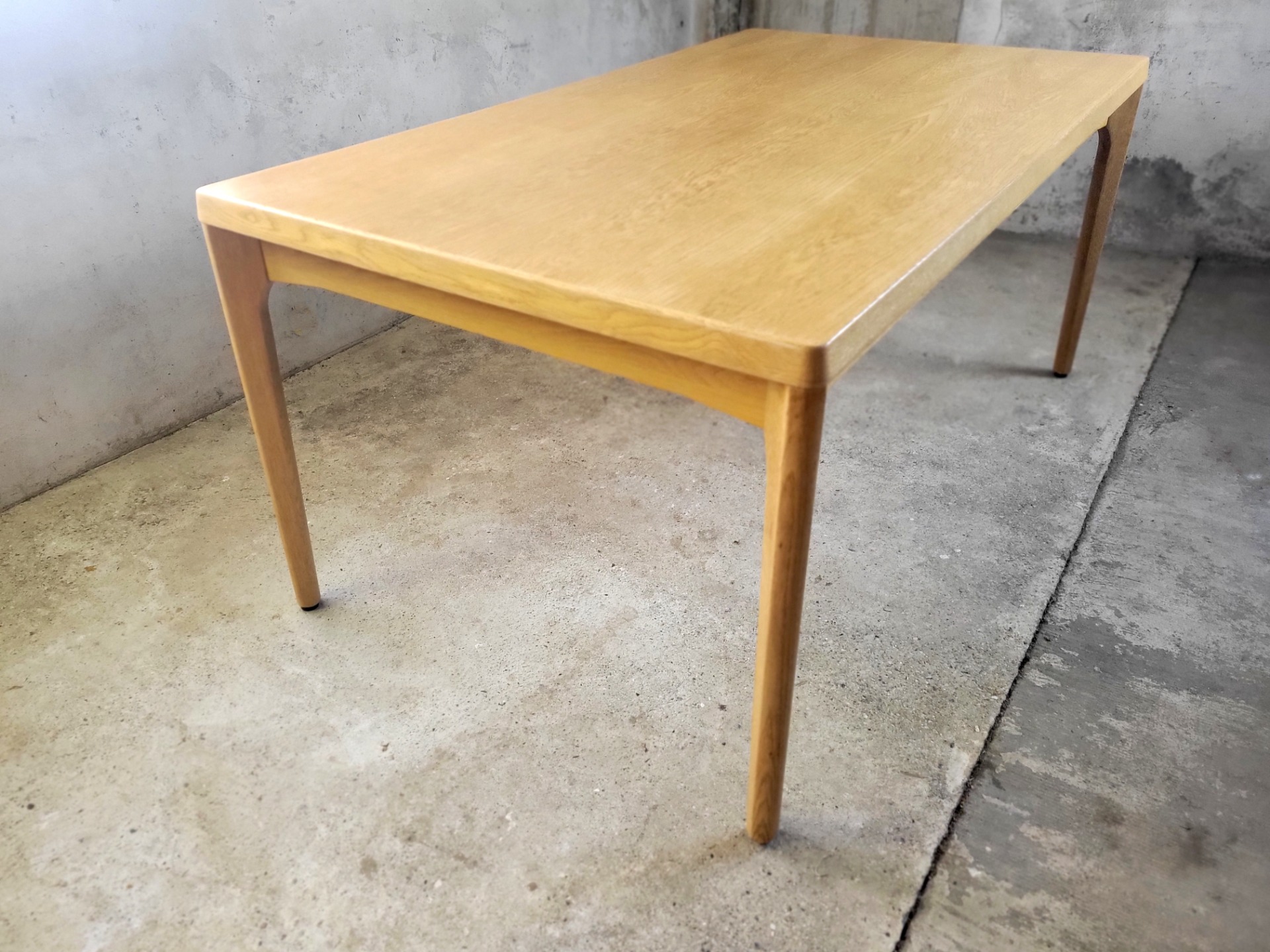 Vintage dining table in oak by Henning Kjaernulf for Vejle